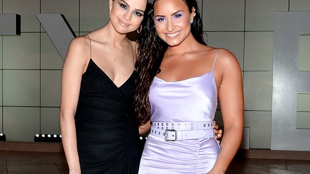 Selena Gomez: sur le tapis rouge avec Demi Lovato!
