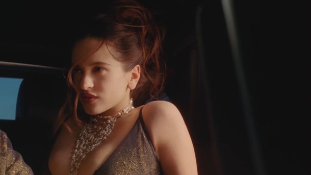 Rosalía dévoile le clip épuré de "Sauvignon Blanc"