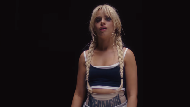 Camila Cabello indestructible dans le clip « I Luv It »