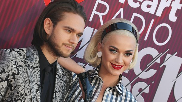 Coachella 2019 – Surprise! Katy Perry et Zedd sur scène pour interpréter «365»