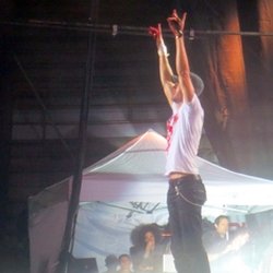Enrique Iglesias blessé par un drone sur scène