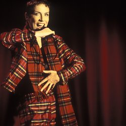 Annie Lennox adopte le motif écossais