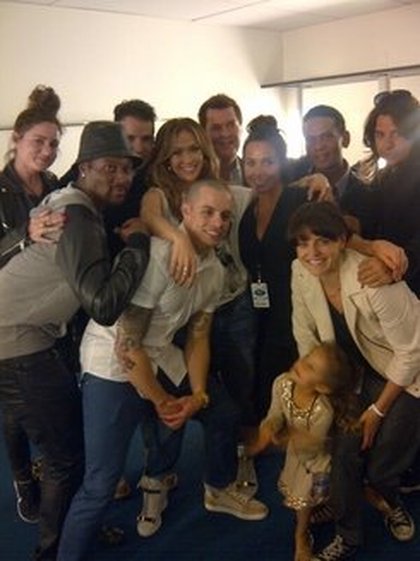 Jennifer Lopez : l'équipe de #liveitup backstage d'@americanidol 