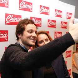 Vianney prend la pose sur Chérie FM