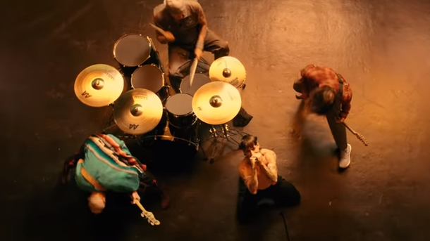Les Red Hot Chili Peppers mettent le feu avec «Black Summer»