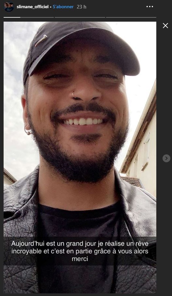 Slimane se réjouit du cadeau pour ses parents
