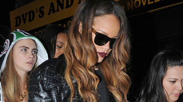 Rihanna nue : sa mère se fâche, en vain