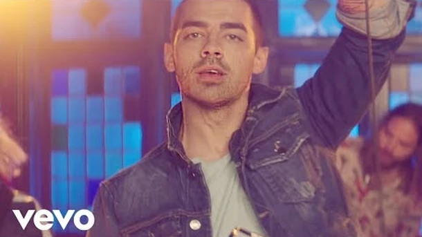 DNCE - Kissing Strangers feat Nicki Minaj