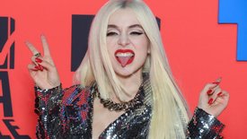 Ava Max rêve de chanter avec Rihanna!