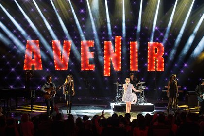 Louane sur scène - NRJ Music Awards 2015