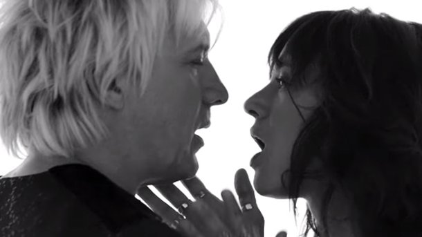 Indochine dévoile le clip de «Gloria» avec Asia Argento