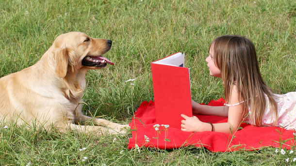 Les infos du Réveil Chérie : Lire avec un chien, une étonnante méthode pour « dédramatiser » la lecture