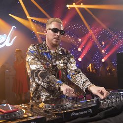 Hugel - 7ème cérémonie des NRJ DJ AWARDS