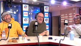 L'interview de Kad Merad, Claudia Tagbo et Lionel Abelanski , à propos de la pièce "Amis", au Théâtre de La Michodière, à Paris
