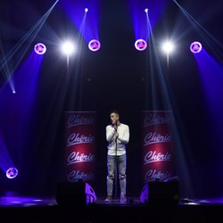Loïc Nottet sur la scène du Concert Pop Love