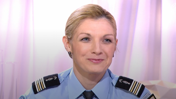 Le lieutenant-colonel Maddy Scheurer dans le nouvel épisode d’Etre une femme