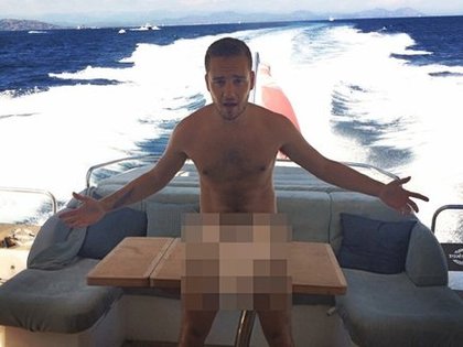 Liam Payne se met à nu sur son yacht !