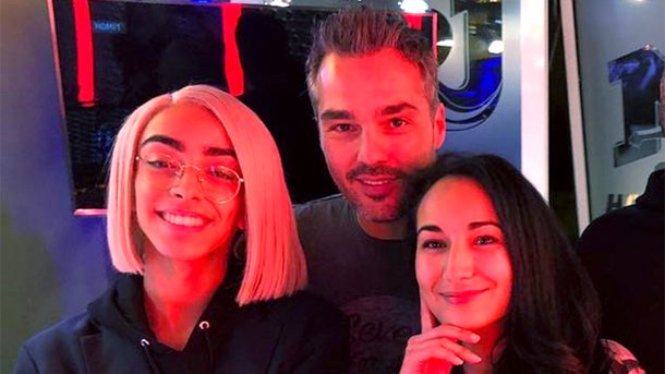 Bilal Hassani en live avec "Roi" chez Mikl sur NRJ