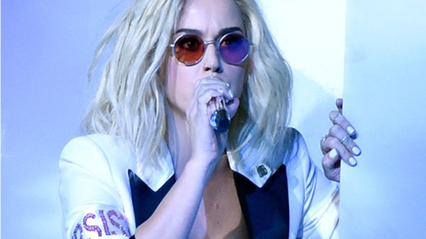 Katy Perry: collaboration avec Sia et prochain album, elle se confie!