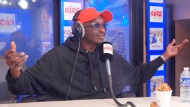 Ahmed Sylla : Frédéric Quiring, réalisateur du film “Notre tout petit petit mariage” lui demande ce qu'il pense de la conduite en scooter de Camille Lou !