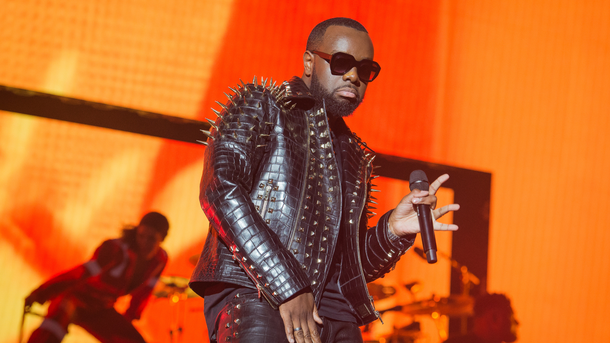 Gims enflamme Paris La Défense Arena avec un show spectaculaire