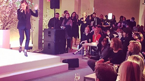 Christine and the Queens : devant Hillary Clinton et Naomi Campbell !