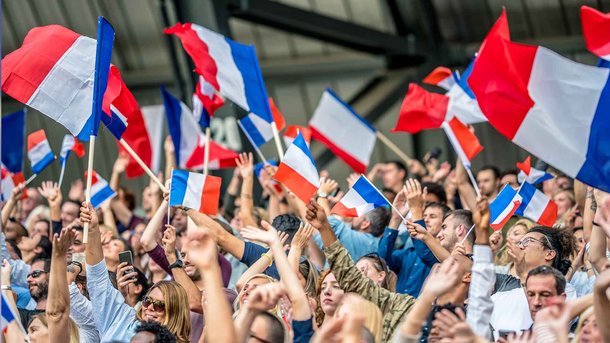 Les infos du Réveil Chérie : Quand des supporters confondent Budapest et Bucarest et manquent le match des Bleus