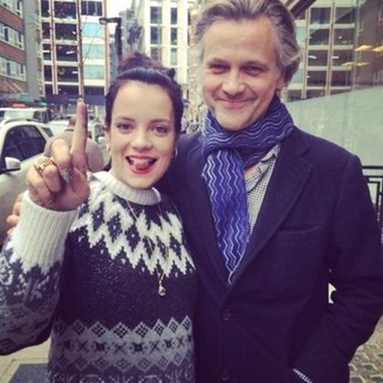 Lily Allen: Super cavalier, merci @popseecul. Notez mon super collier viagra !