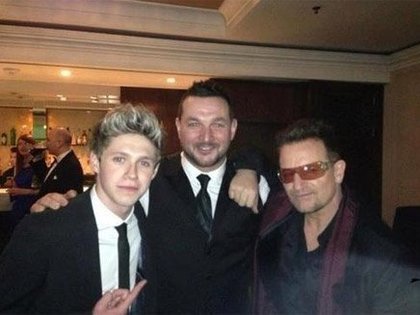 Niall Horan pose avec Bono