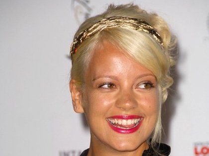 Lily Allen blonde