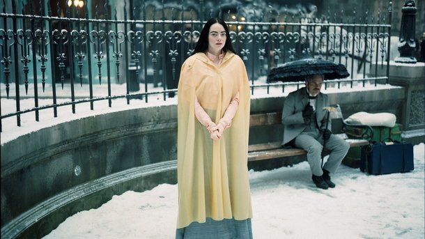 « Pauvres Créatures » : après les Golden Globes, le film avec Emma Stone démarre fort