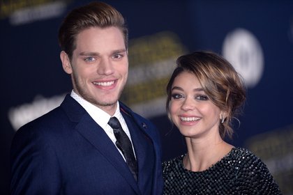 Domnic Sherwood et Sarah Hyland à la première mondiale de Star Wars Episode VII à Los Angeles