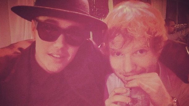Justin Bieber : Ed Sheeran chante pour lui!