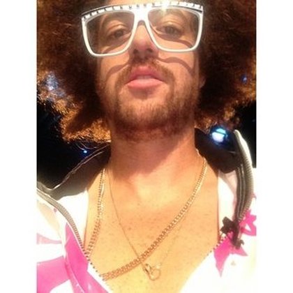 RedFoo: J'ai un nouveau collier aujourd'hui.  @Viktorialevina tu l'aimes ? 