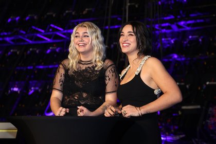 Louane et Camélia Jordana - Backstage NRJ Music Awards Paris Edition