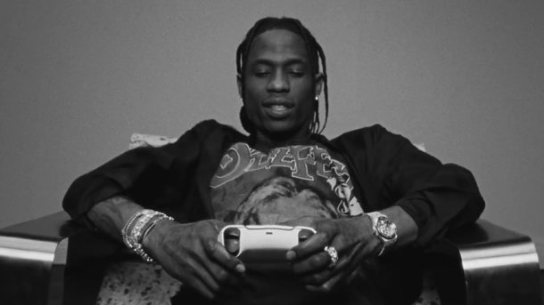 Travis Scott s'invite dans la nouvelle pub de la PS5 et annonce son partenariat avec Sony !