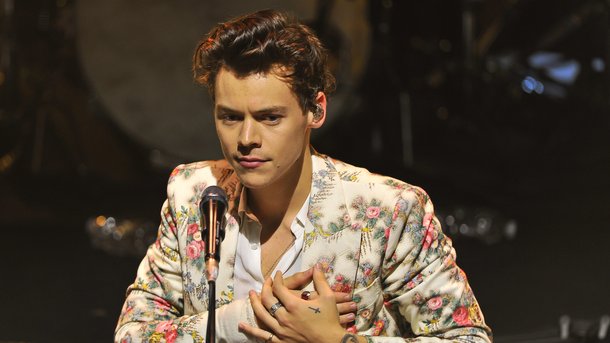 Harry Styles profite de ses vacances avec Diane von Furstenberg et Karlie Kloss