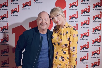 Taylor Swift dans l'émission C'Cauet sur NRJ