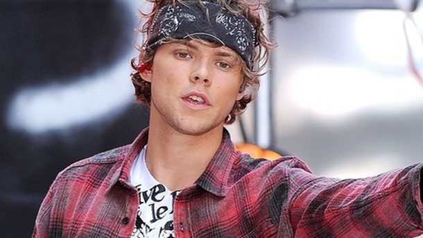 Ashton Irwin: le batteur de 5 Seconds Of Summer est célibataire!