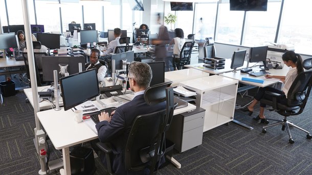 Les infos du Réveil Chérie : notre cerveau doit faire plus d’efforts dans un open space que dans un bureau individuel