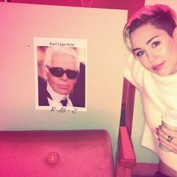 Miley Cyrus: Moi et Karl Lagerfeld...... @bambi #popinternational