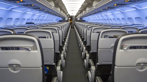 Les infos du Réveil Chérie: Elle s'endort et se réveille enfermée dans un avion vide