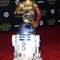 C-3PO et R2-D2 à la première mondiale de Star Wars Episode VII à Los Angeles