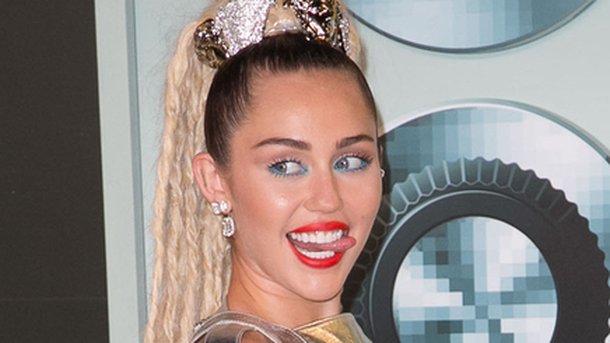 Miley Cyrus : accro au yoga!