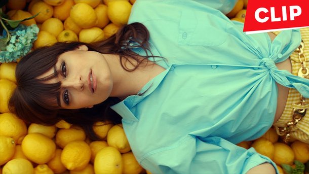 Clara Luciani dévoile un clip ensoleillé pour «Le reste»