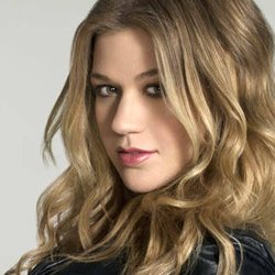 Kelly Clarkson : rien de neuf avant septembre.