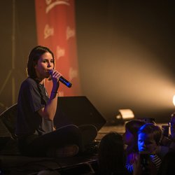 Marina Kaye et son public 