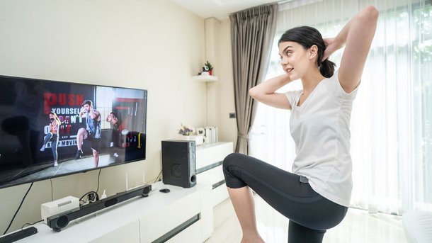 Les infos du Réveil Chérie :  Le “Cosy cardio” ne fait pas transpirer et peut se pratiquer devant la TV !