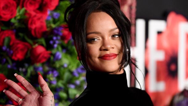 Rihanna au naturel : elle dévoile sa routine beauté de nuit avec «Fenty  Skin»