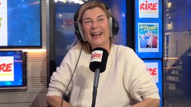 Michèle Laroque : pour en savoir plus sur elle, voici sa bio express sonore : Où il est question de Michel Berger, de plantes qui parlent, du nez de Ma Sorcière Bien Aimée, et de la positive attitude ...